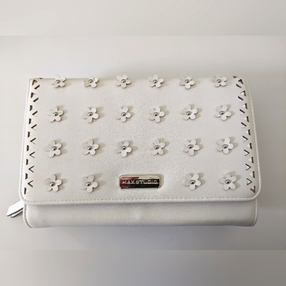 White Daisy Print WOC